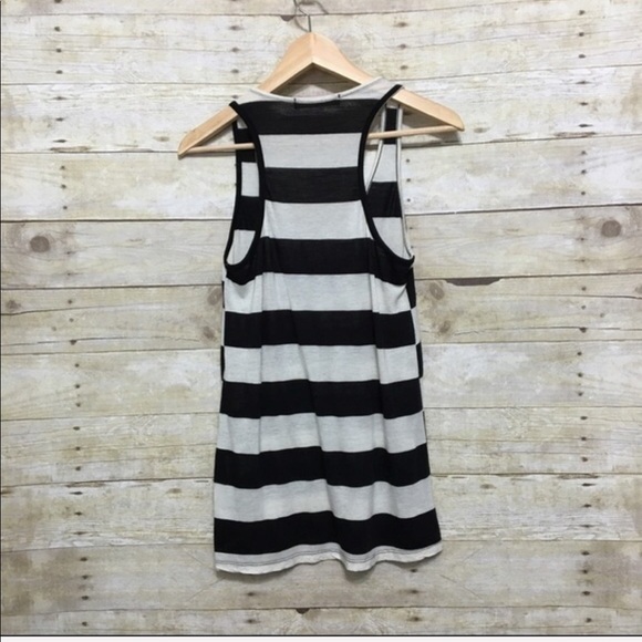 L❤️V ME Racer Back Scoop Neck Tank Top Size small - Picture 3 of 3